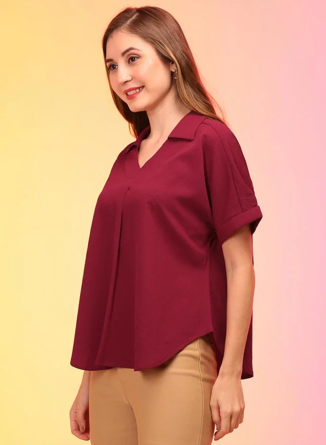 جلو باص بلوزة بياقة قميص عميقة وقصة عادية