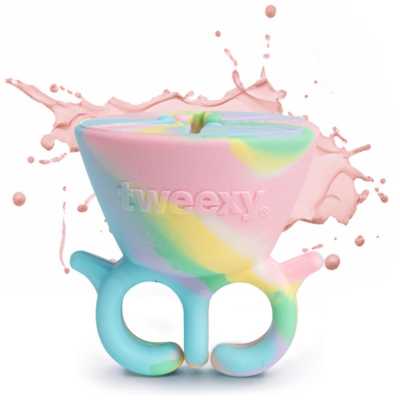 tweexy Wearable Nail Polish Holder Ring, Fingernail Polishing Tool, Manicure and Pedicure Accessories (Unicorn) - Image 2