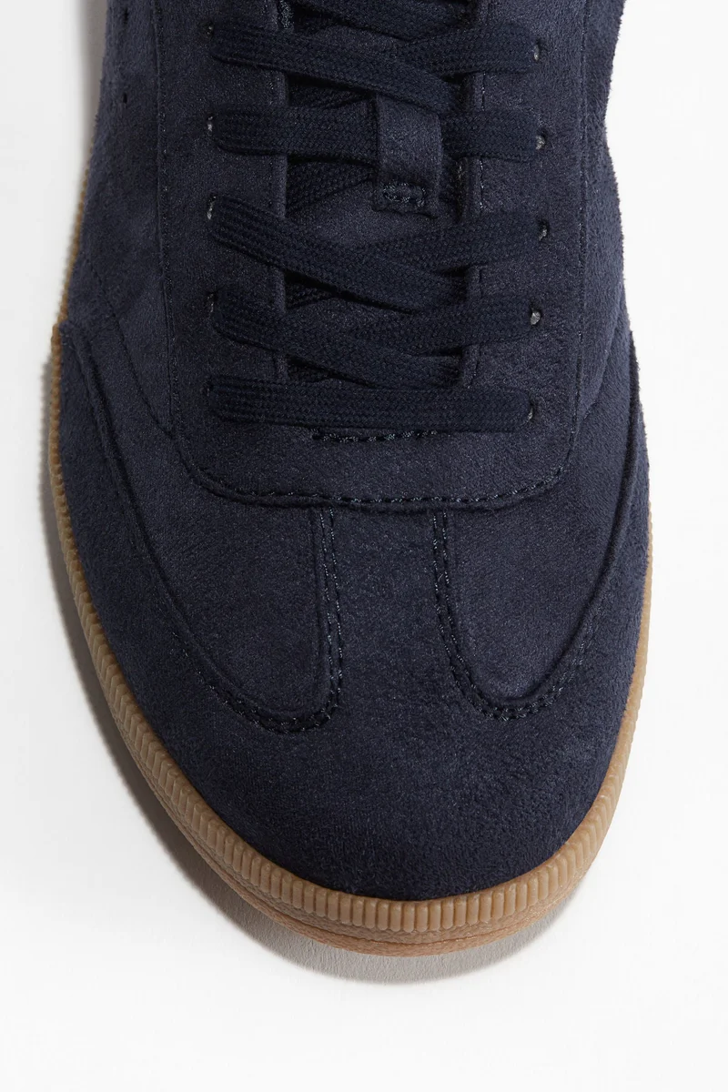 اتش اند ام حذاء رياضي