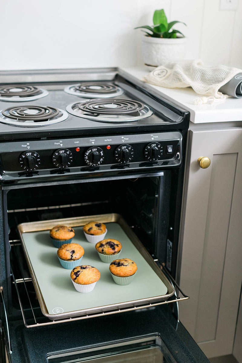 The Silicone Kitchen أكواب الخبز السيليكون القابلة لإعادة الاستخدام من سيليكون كيتشن، بطانات مافن سيليكون لكب كيك، خالية من BPA، عادية، 12 حبة، أبيض أزرق أخضر - Image 5