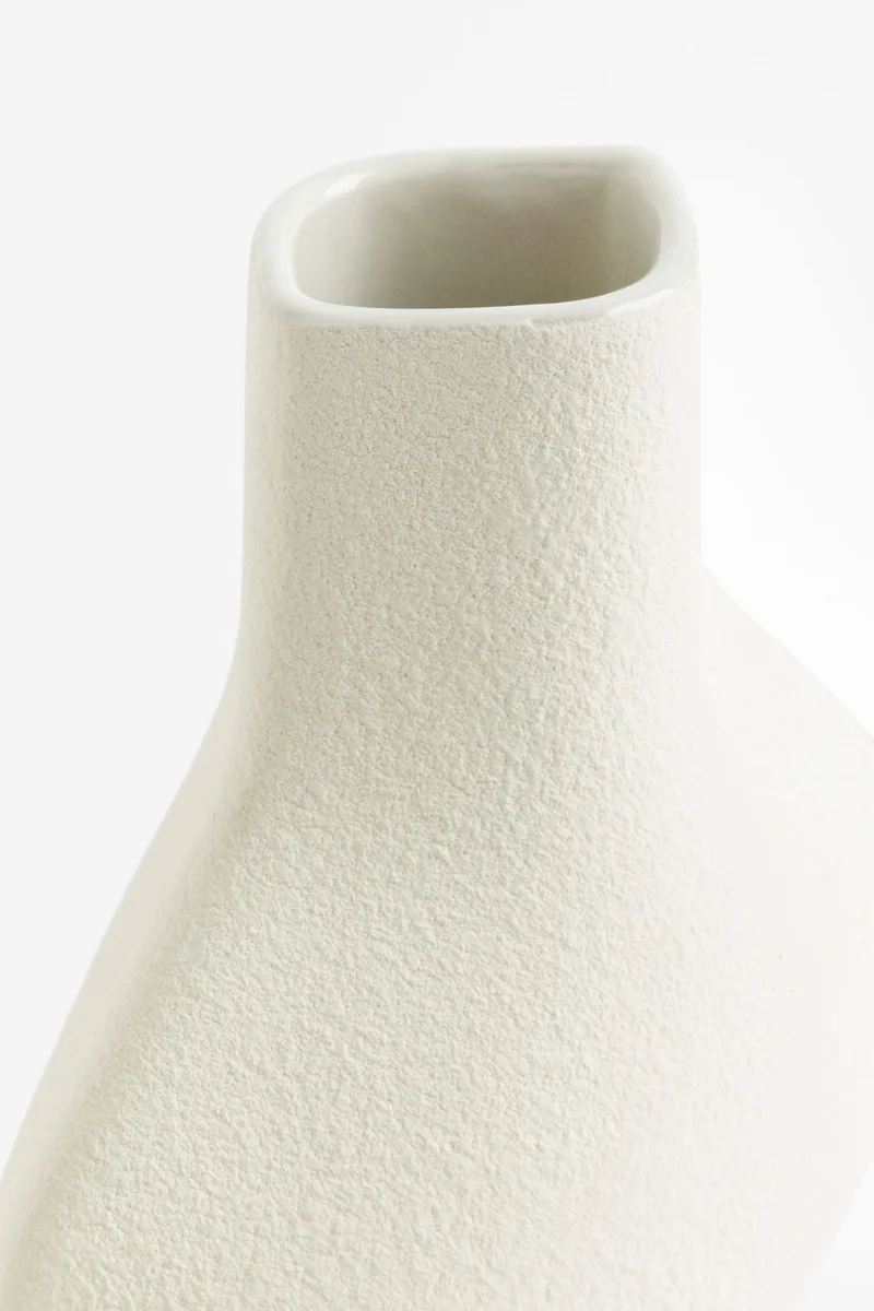 اتش اند ام مزهرية من الفخار