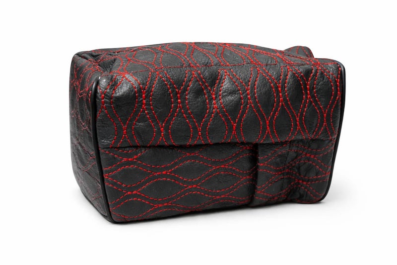 - حافظة مناديل سيارة (جلد اسود ف احمر) - Image 3