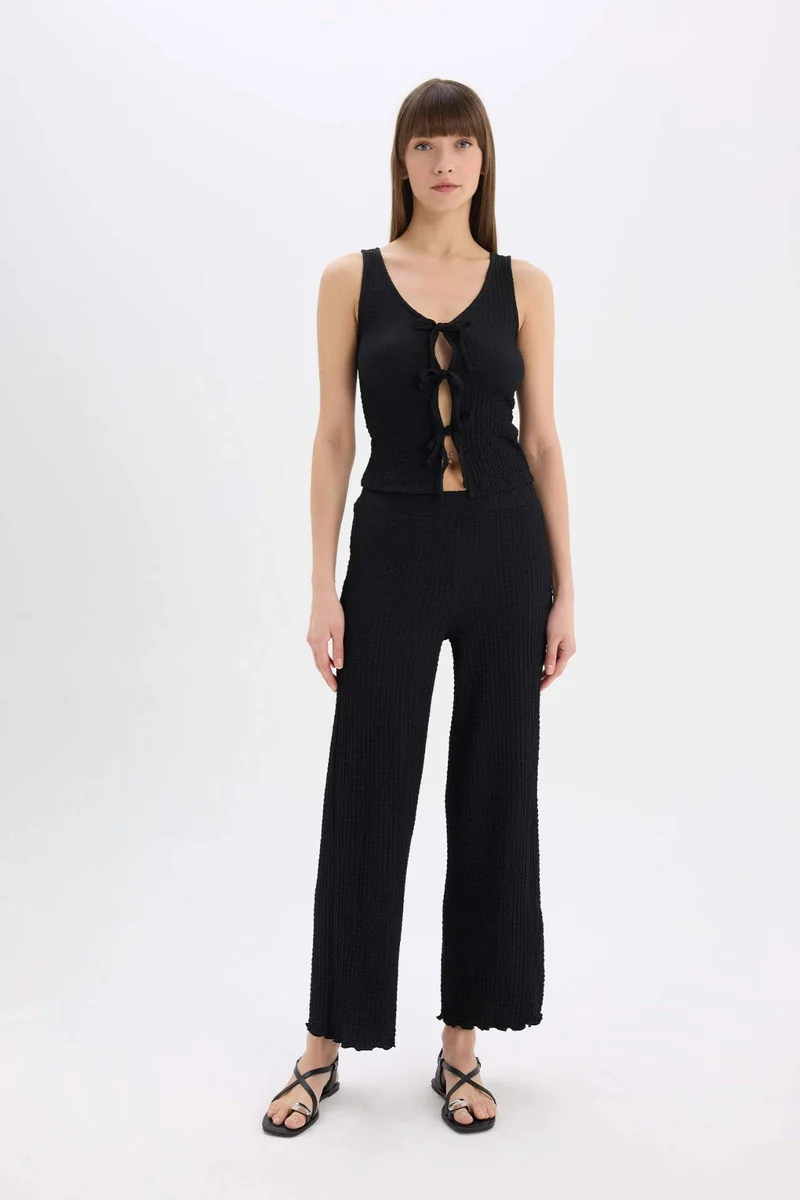 DeFacto Slim Fit V Neck Crepe Tank Top