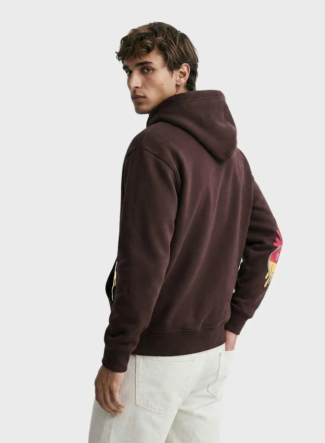 ذا انديان كراج كو Men Oversized Fit Graffiti Printed Crew Neck Full Sleeves Overhead Hooded Sweatshirt