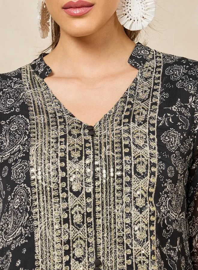 ستايلي جلابية مطبوعة بياقة V وتطريز A-Line