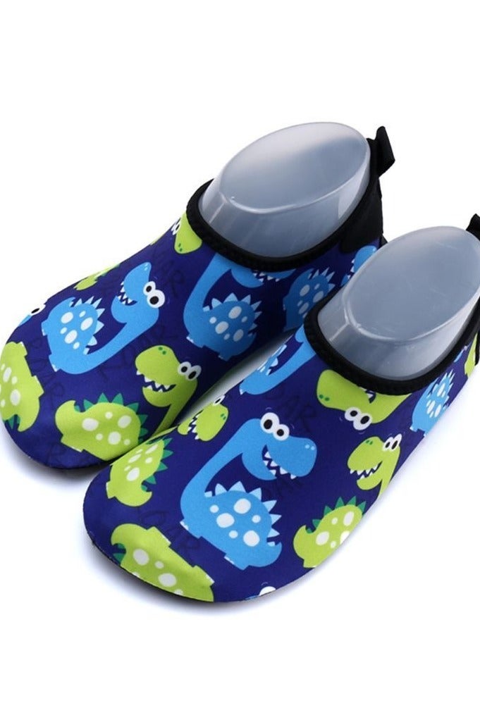 رونق حذاء بحر مائي كاجوال ملون للأطفال مقاس 30-31 – تصميم أنيق ومريح مصنوع من خامات مرنة عالية الجودة تسمح بحرية الحركة داخل الماء وخارجه – مثالي للسباحة والغطس وجميع الأنشطة والرياضات المائية في البحر أو حمام السباحة – يتميز بسطح خارجي سريع الجفاف ونعل مانع للانزلاق لتوفير أقصى درجات الأمان والحماية للقدمين من الأسطح الرطبة أو الصخور – خفيف الوزن وسهل الارتداء والخلع، مما يجعله خيارًا مثاليًا للعطلات الصيفية – حذاء مائي للأطفال – جوارب سباحة – مستلزمات السباحة – أحذية شاطئية – أدوات الرياضات المائية – حذاء سباحة آمن ومريح - Image 3
