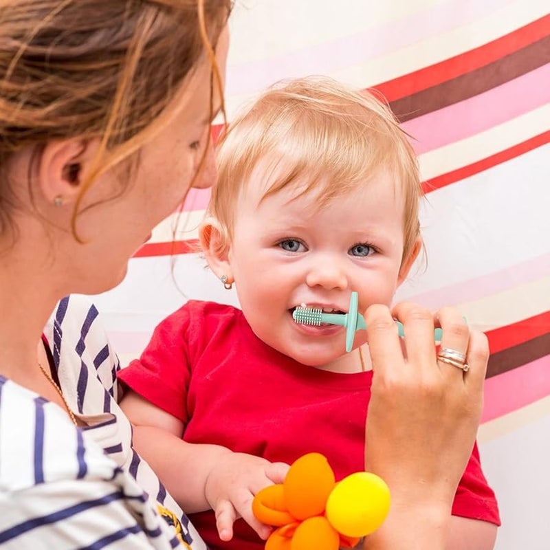 فرشاة أسنان الأطفال الخضراء 360 درجة، مصاصة سيليكون ناعمة مع قاعدة شفط - Image 3