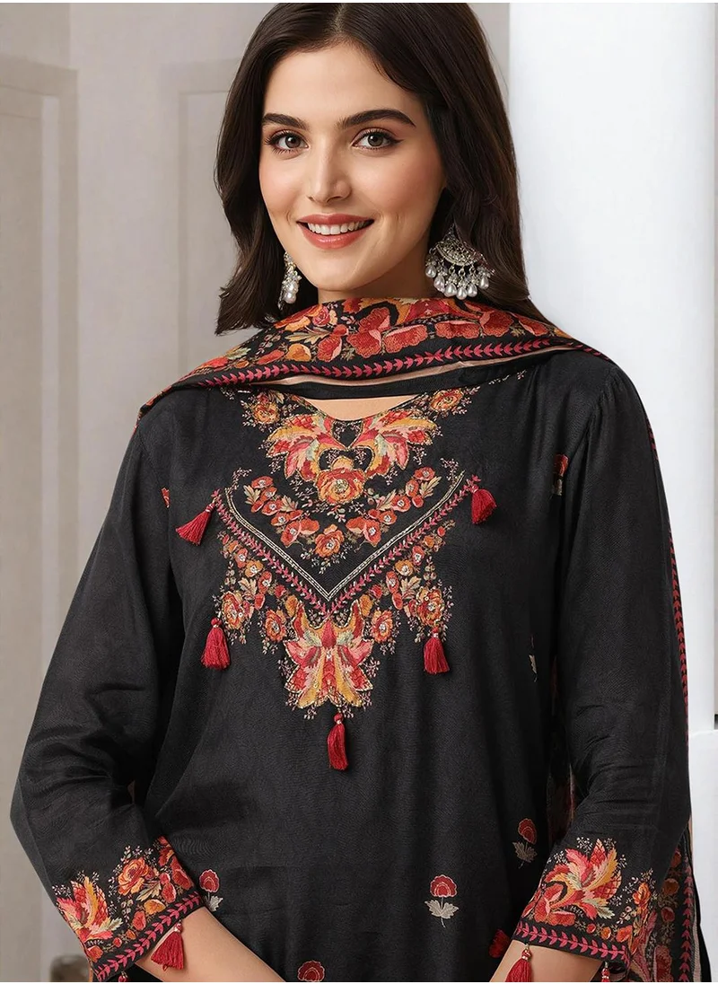 آي شين Women's Black Muslin Embellished Tunic Full Length Casual Straight Fit Kurta Set