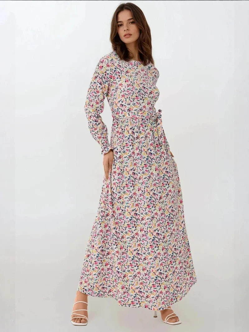 زوبعة فستان ماكسي بياقة مستديرة مزين بالزهور مع حزام