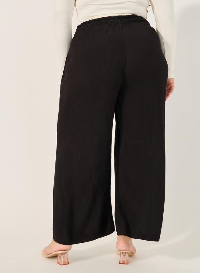 Styli Styli Plus Size Solid Crinkled Wide Leg Ankle Length Pants - Image 4