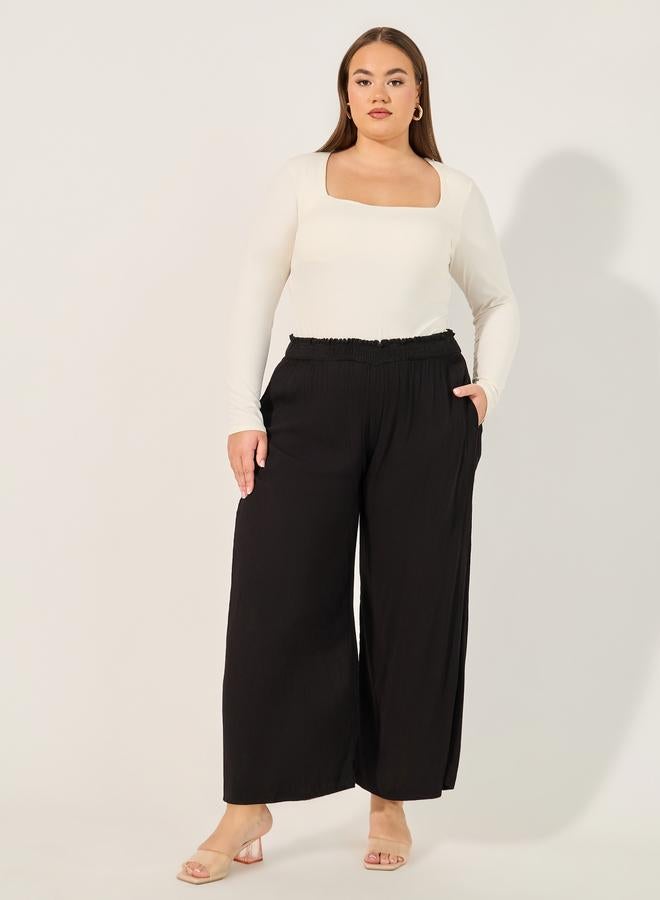Styli Styli Plus Size Solid Crinkled Wide Leg Ankle Length Pants - Image 1