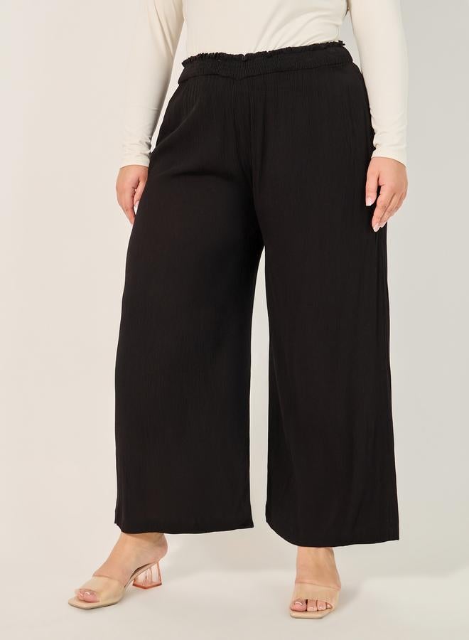 Styli Styli Plus Size Solid Crinkled Wide Leg Ankle Length Pants - Image 2