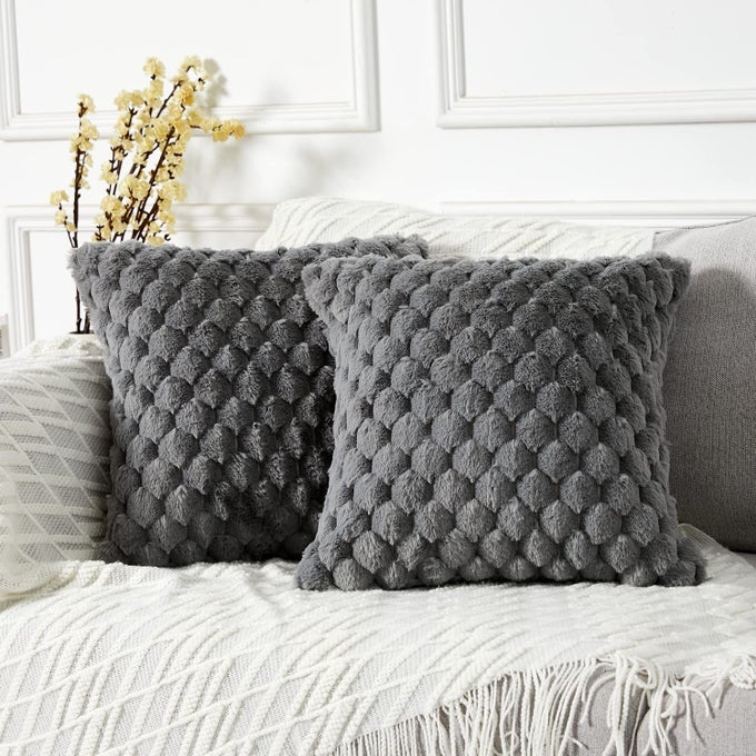 PACK OF 2 SUPER SOFT COZY DECORATIVE THROW PILLOW COVERS FUZZY PLUSH FAUX FUR LUXURY CUSHION COVER PILLOWCASE FOR SOFA COUCH BED LIVINGROOM 16X16 INCH GREY