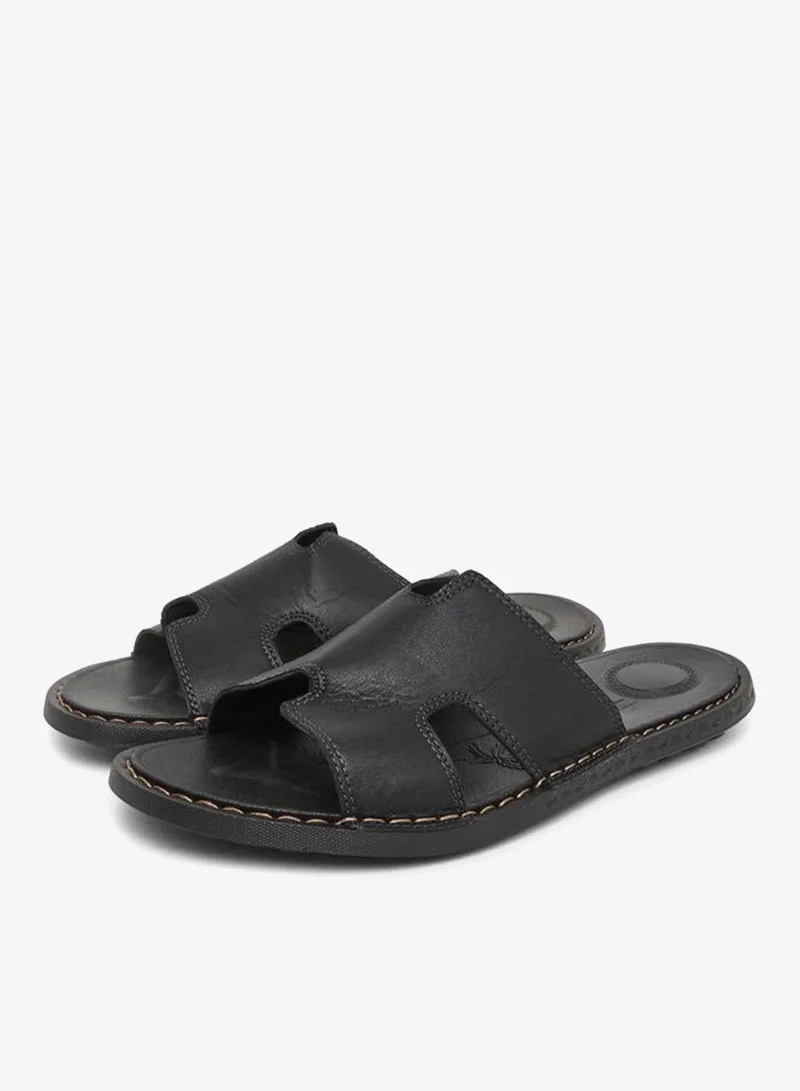 ستايلي صندل بتفاصيل مفرغة ومقدمة مفتوحة