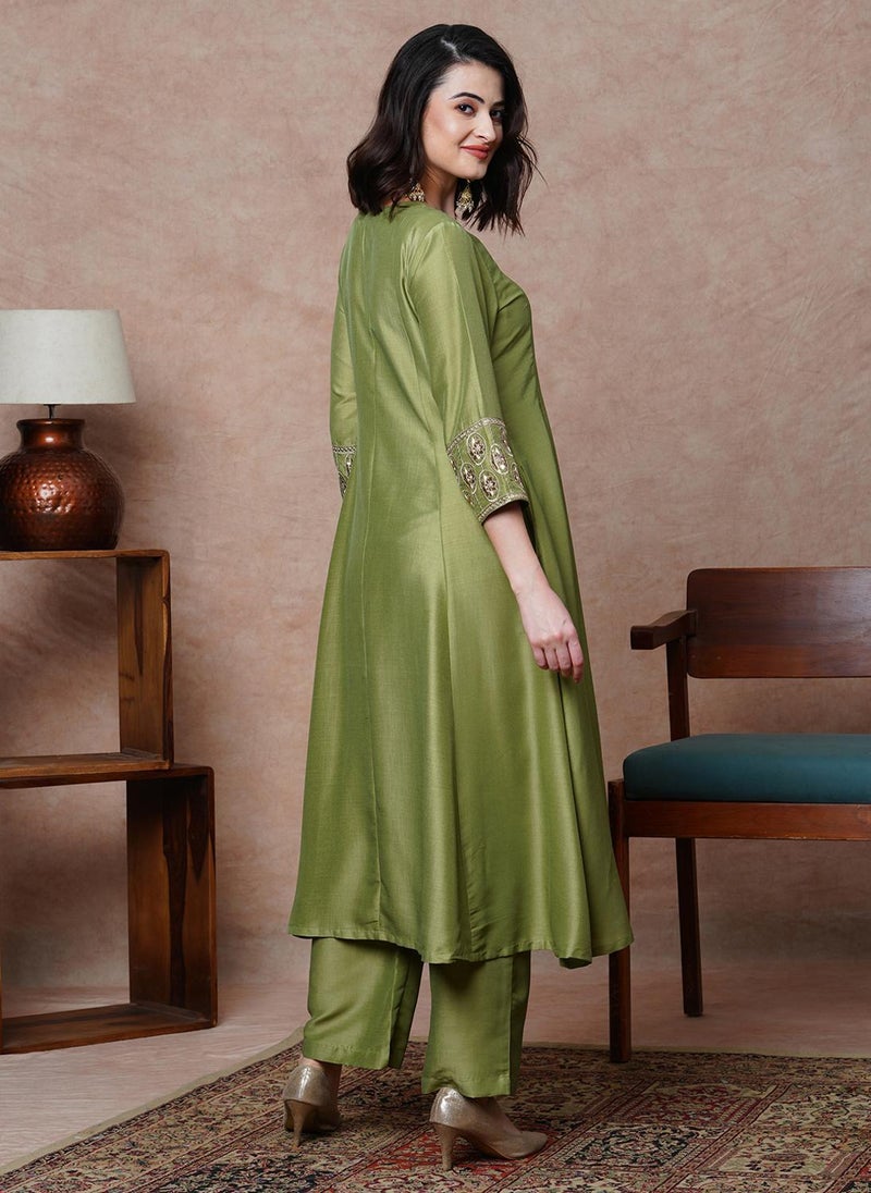 Globus Women's Olive Floral Sequinned Yoke Kurta Set with V Neck and A-Line Design - Image 4