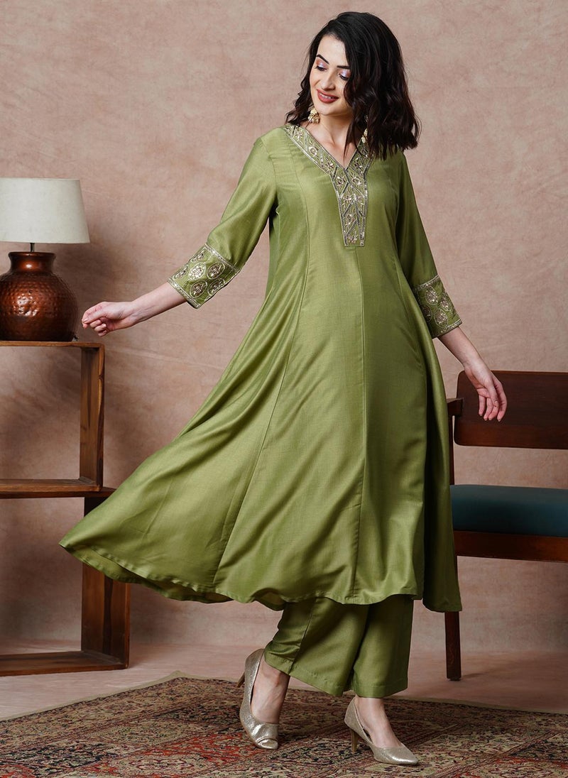 Globus Women's Olive Floral Sequinned Yoke Kurta Set with V Neck and A-Line Design - Image 3