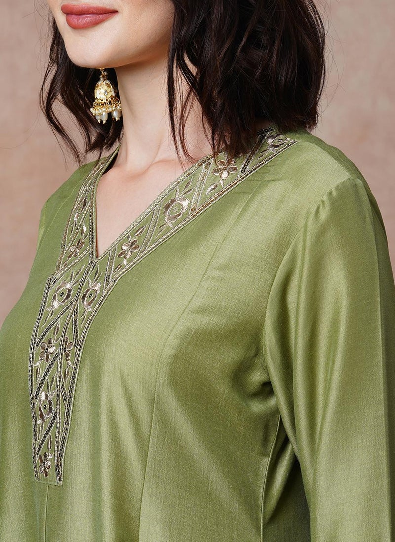 Globus Women's Olive Floral Sequinned Yoke Kurta Set with V Neck and A-Line Design - Image 5