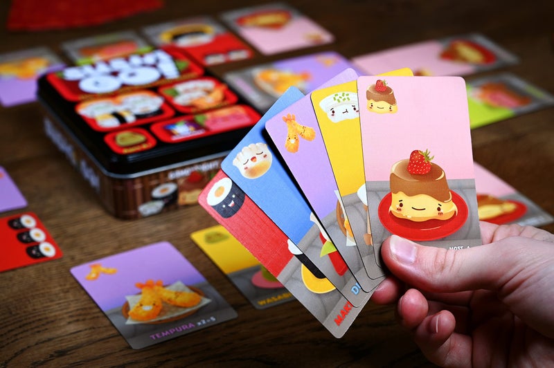 غايمرايت Sushi Go - لعبة بطاقات العائلة Pick and Pass من Gamewright، رائعة للأطفال من 2 إلى 5 لاعبين من سن 8 سنوات فما فوق - Image 2