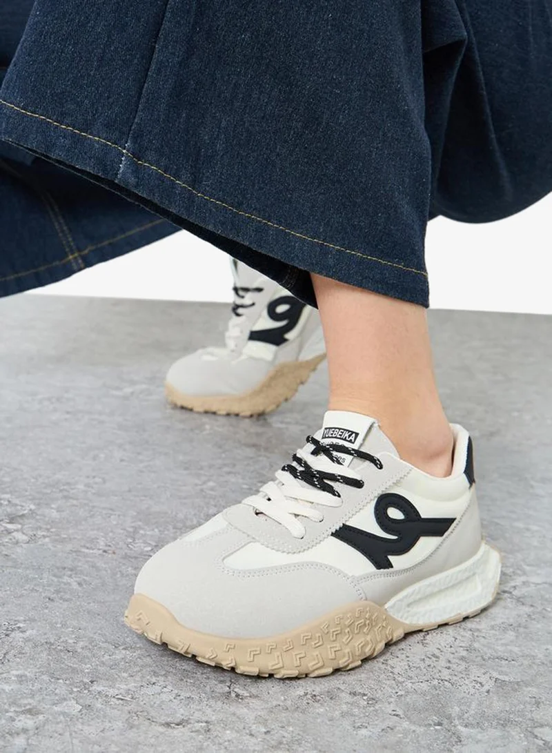 ستايلي اكتيف سنيكرز برباط وتفاصيل ألواح