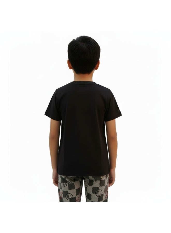 جوانا طقم بيجاما للأولاد بطبعة "جاست هاف فن"، قميص بأكمام قصيرة وبنطال طويل، باللون الأسود - Image 5