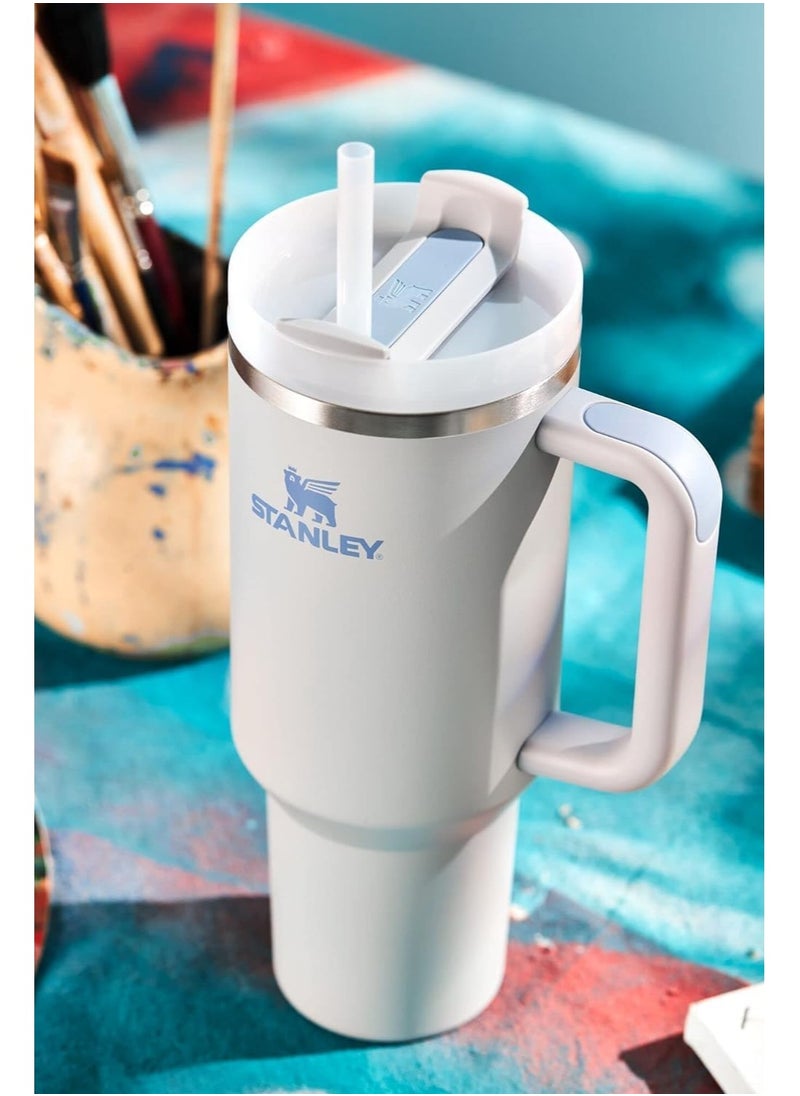 ستانلي - كوب Stanley Quencher H2.0 بمقبض وقشة سعة 40 أونصة | غطاء ثلاثي الاتجاهات | متوافق مع حامل الأكواب للسفر | كوب معزول من الفولاذ المقاوم للصدأ | خالٍ من مادة BPA | ضباب - Image 1