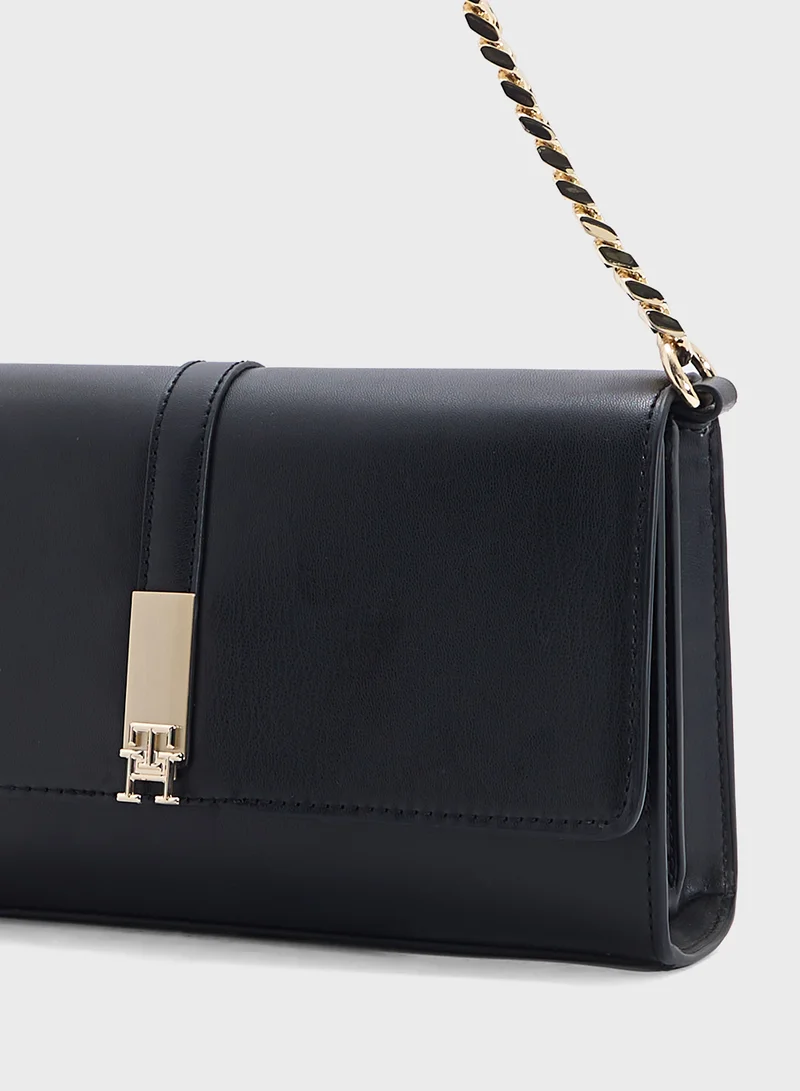 TOMMY HILFIGER HERITAGE CONVERTIBLE CROSSBODY BAG WITH CHAIN