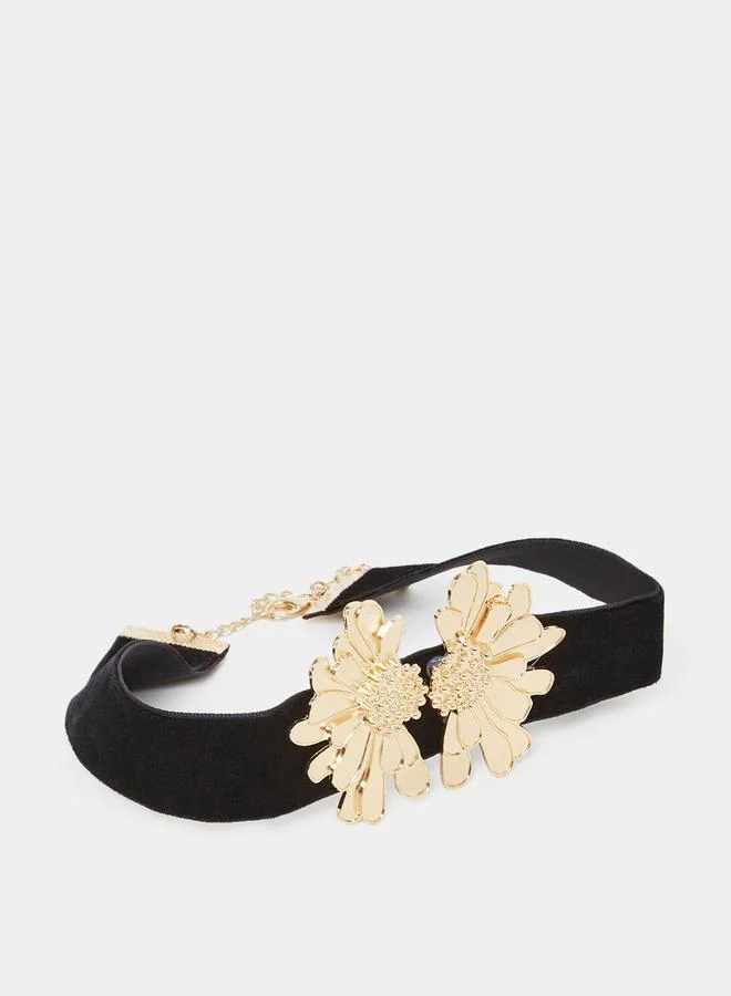 Styli Metallic Floral Applique Choker