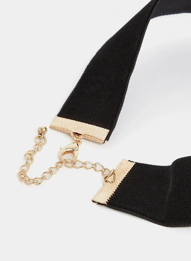Styli Metallic Floral Applique Choker