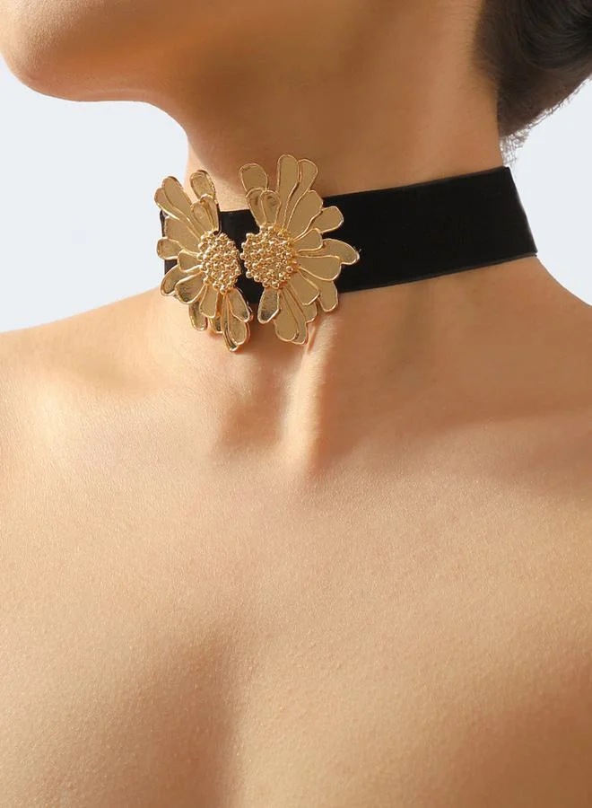 Styli Metallic Floral Applique Choker