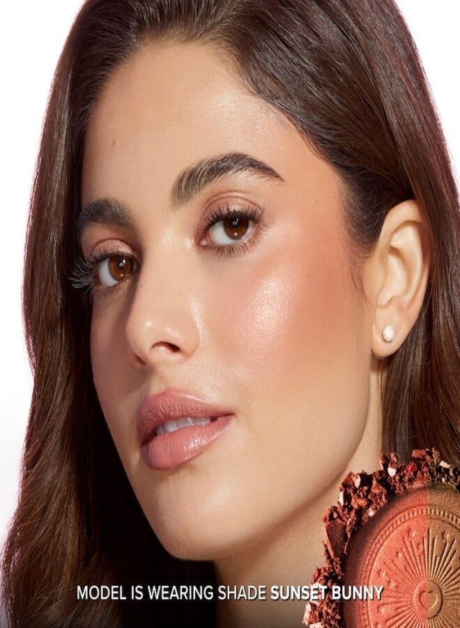 توب فيسد للمستحضرات التجميلية بودرة برونزية لامعة من تو فيسد كوزمتكس - صن باني لومينوس بلشينغ برونزر - لون غروب الشمس المرجاني اللامع - 8 غرام - Image 2