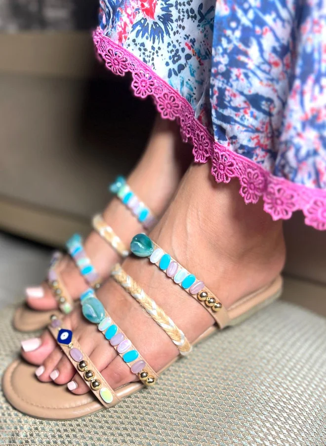 صندل ستوريز صنادل نسائية بوهيمية متعددة الأشرطة مزينة بالخرز