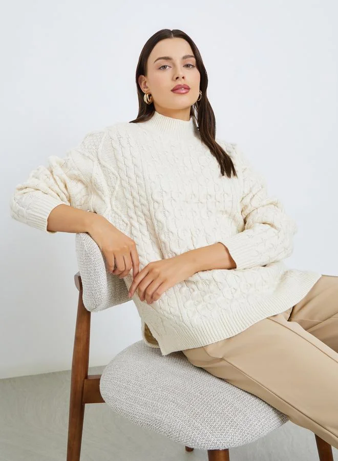 ستايلي سويتر بتفاصيل محبوكة بنمط كابل وياقة عالية