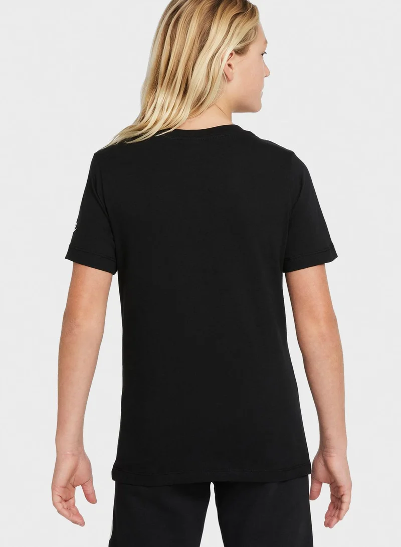 Nike Youth Nsw Repeat Ss T-Shirt