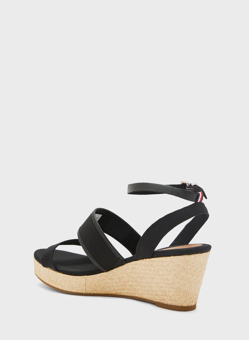 تومي هيلفيغر صندل ويدج بحزام حول الكاحل