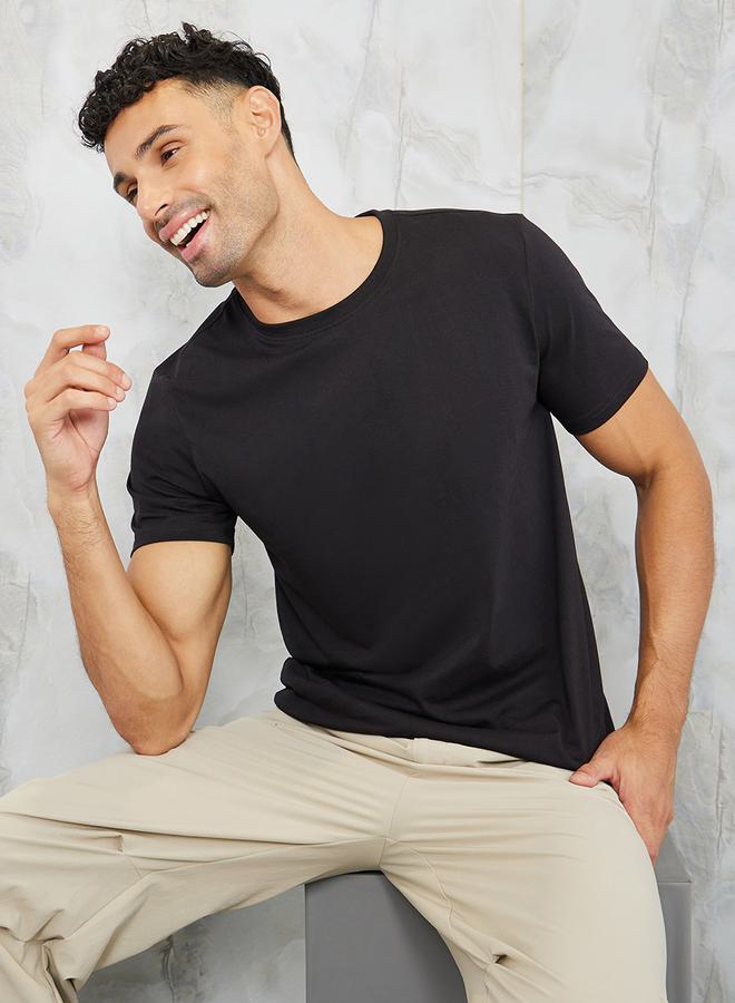 ستايلي تيشيرت بياقة دائرية سادة بقصة عادية - Image 3