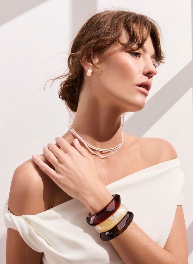 ليلي آند وايت مجموعة أساور ليلي آند وايت النسائية، 3 قطع، باللونين البني الداكن والأبيض، مصنوعة من الأكريليك، بتصميم كلاسيكي ملون وجذاب. أساور أنيقة من الراتنج، هدية مثالية. - Image 3