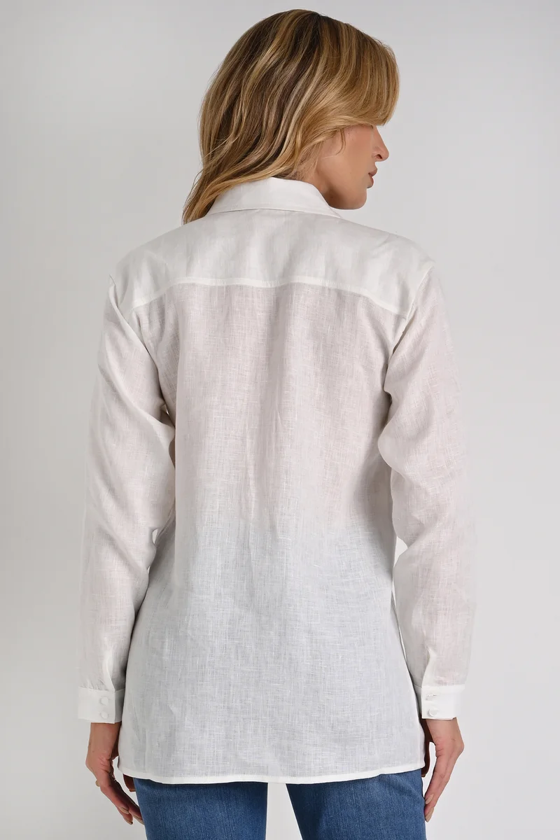 كارمن ستيفنز قميص كتان أبيض فاتح