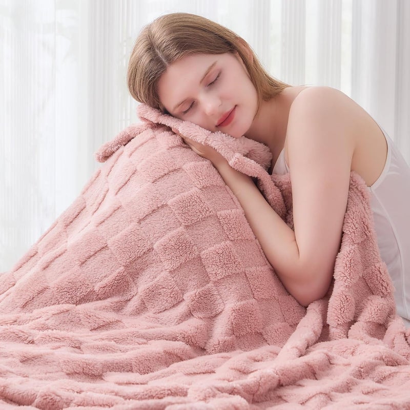 Wajade Fleece Throw Blanket, Fluffy Faux Fur Blanket for Bed Sofa Couch, Soft Cosy Warm Thick Blanket,Checkered Pink 127x178 - Image 4