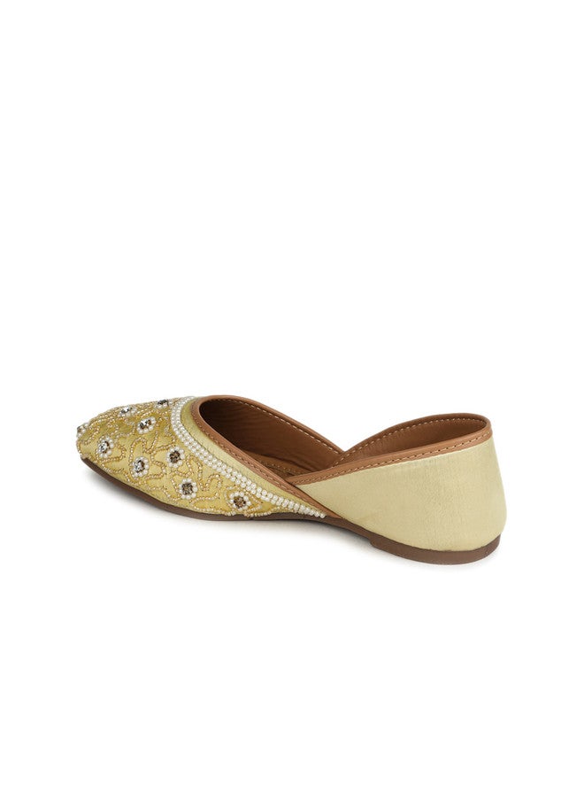 She Zone Yellow Embellished Mojaris for Women - Image 3