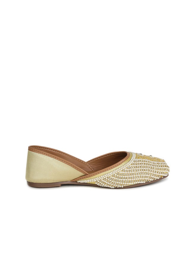 She Zone Yellow Embellished Mojaris for Women - Image 4