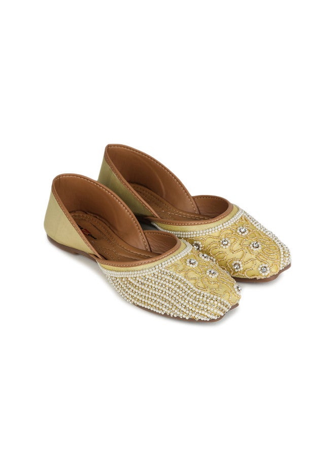 She Zone Yellow Embellished Mojaris for Women - Image 2