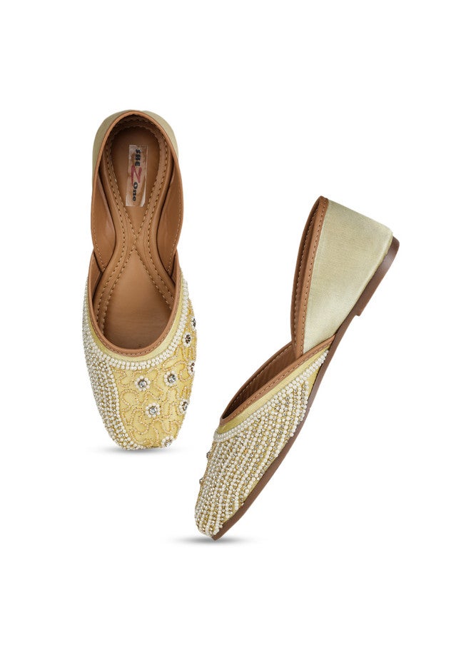 She Zone Yellow Embellished Mojaris for Women - Image 5