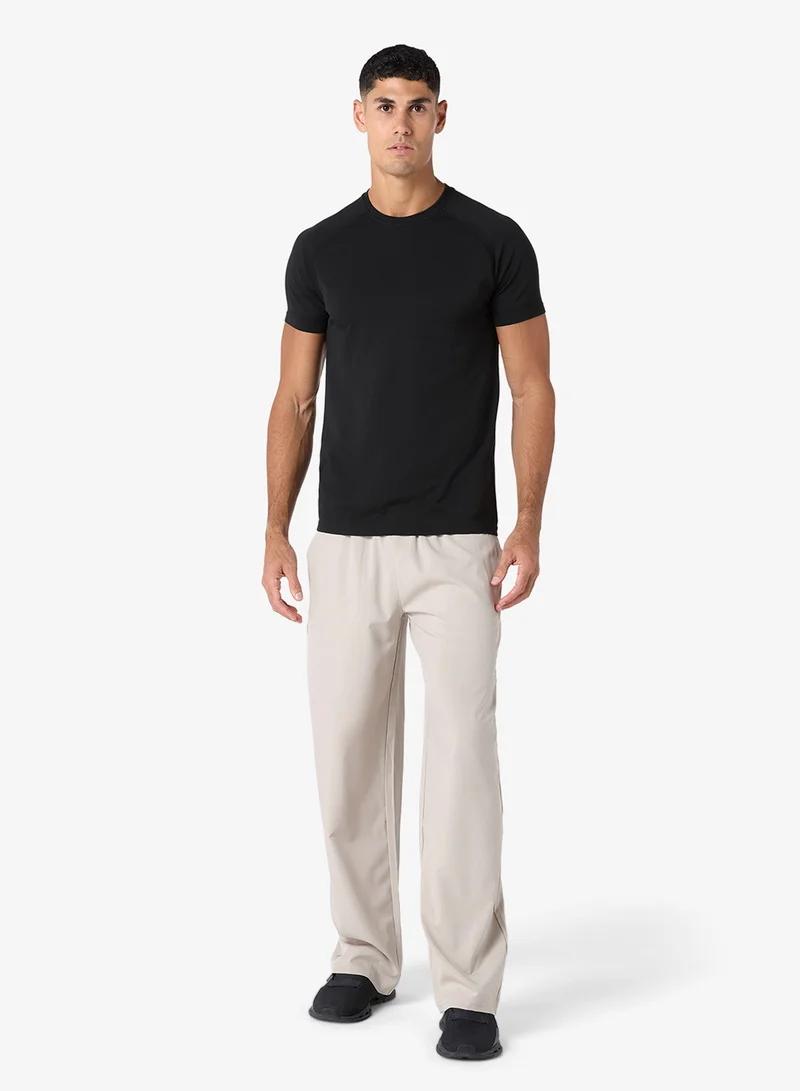 Squatwolf BLACK Regular Fit Seamless T-Shirt for Men | Best Price UAE
