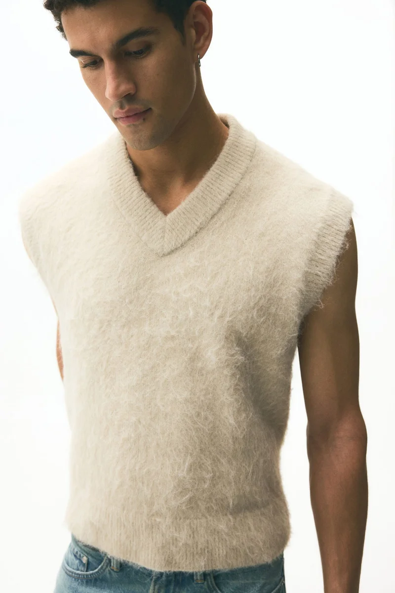 اتش اند ام فيست بتصميم كنزة بقصة واسعة وملمس ناعم