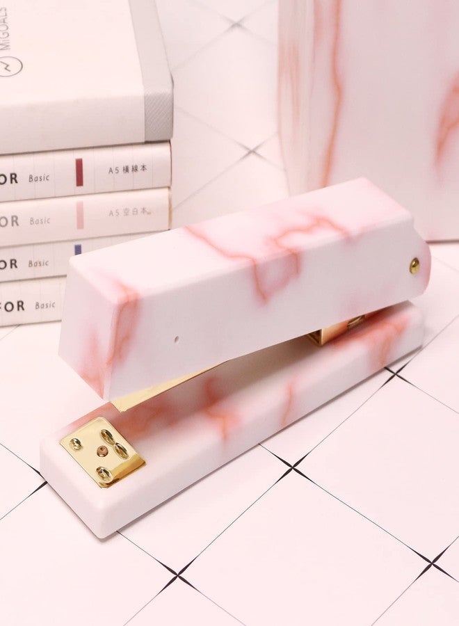 مالتي باي مجموعة حامل ملاحظات لاصقة من الرخام الوردي من MultiBey، تتضمن دباسة وموزع شريط لاصق مع 1000 دبوس ذهبي وردي، وقاعدة مطاطية مانعة للانزلاق، وقاطع شريط لاصق، مناسبة للمكتب والمنزل. - Image 4