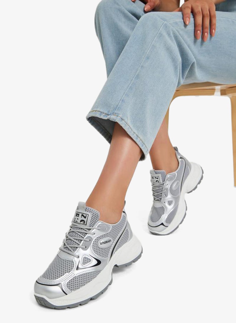 ستايلي اكتيف ستيلي سنيكرز بكعب عريض برباط ودعامة خلفية - Image 2