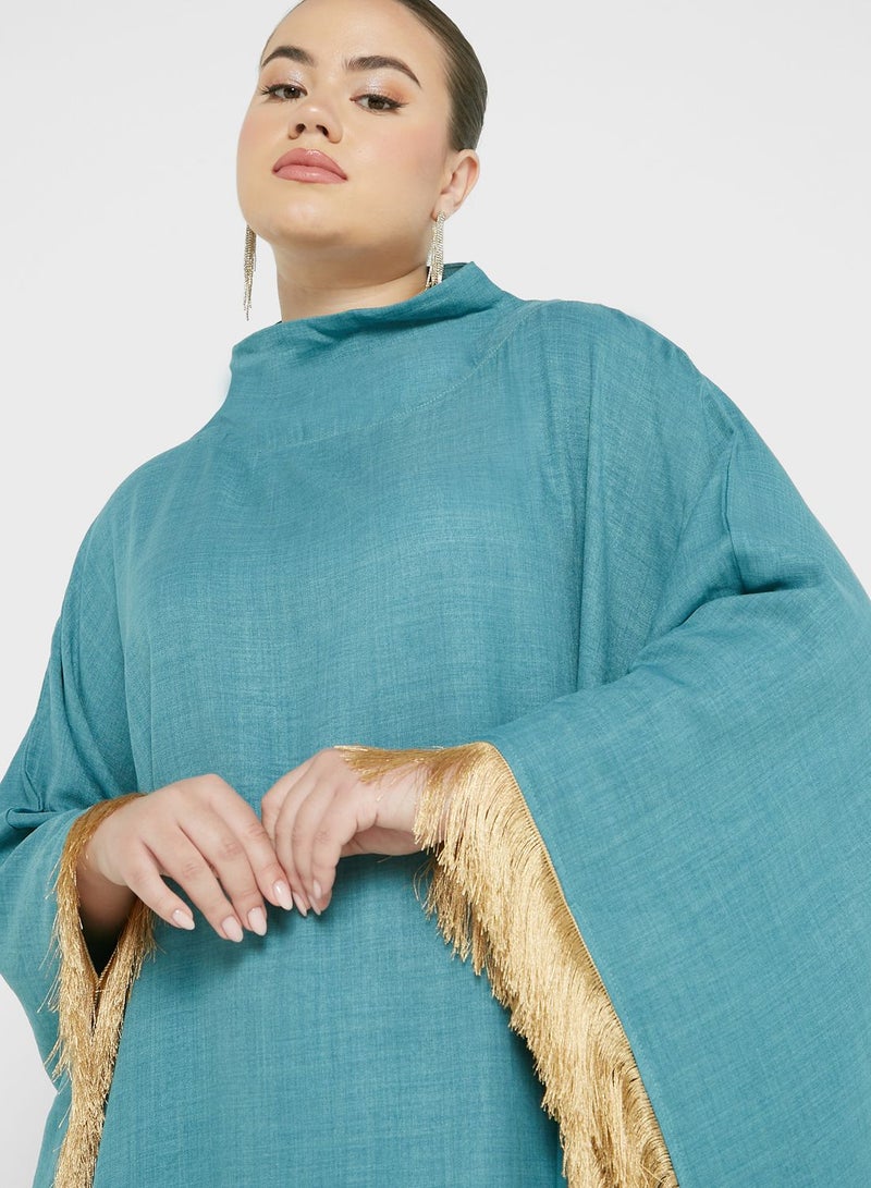 هيا كلوزيت كيرف عباية بأكمام كيب واطراف شراشيب - Image 3