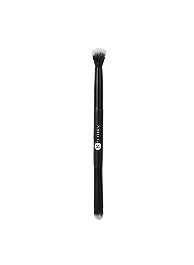 SUGAR Cosmetics Blend Trend 413 Flat + Round Xl Dual Eyeshadow Brush (Flat And Extra Round Tip) Synthetic Bristles And Wooden Handle  - Image 2