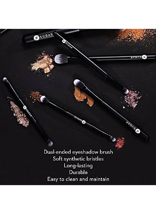 SUGAR Cosmetics Blend Trend 413 Flat + Round Xl Dual Eyeshadow Brush (Flat And Extra Round Tip) Synthetic Bristles And Wooden Handle  - Image 3