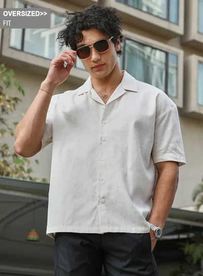 Campus Sutra Campus Sutra Men's Ivory White Solid Resort Overised Shirt For Casual Wear | Cuban Collar | Short Regular Sleeves | Button Closure | Oversized Shirt Crafted With Comfort Fit For Everyday Wear